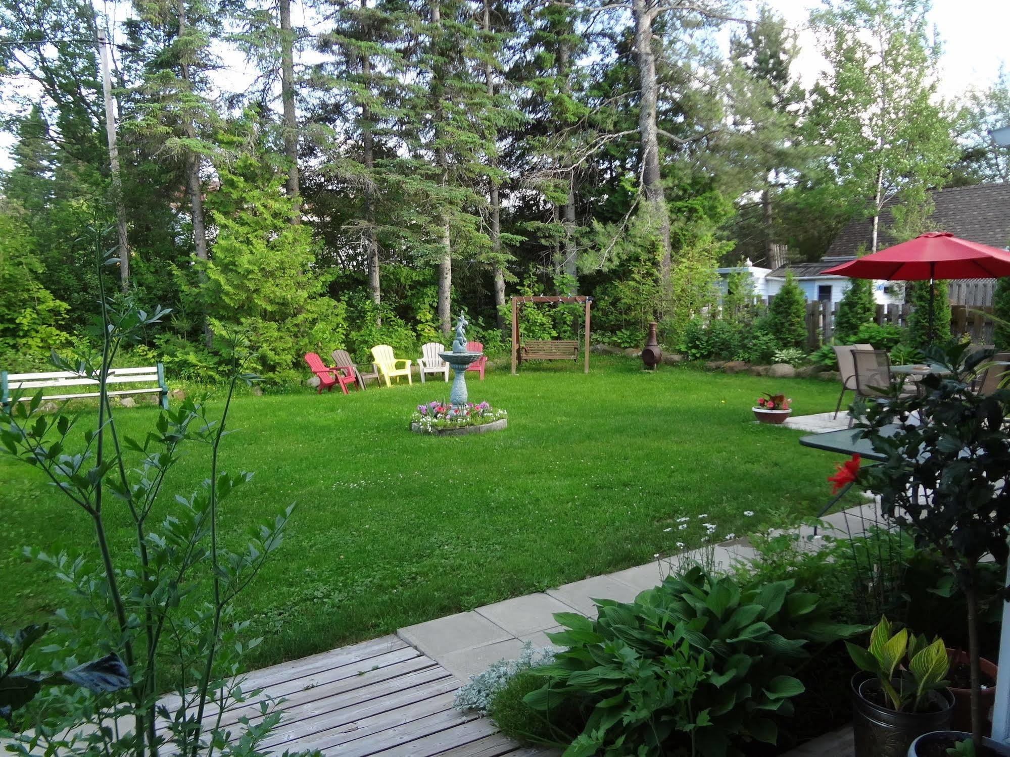 Hotel Saint-Donat Saint-Donat-de-Montcalm Exterior foto