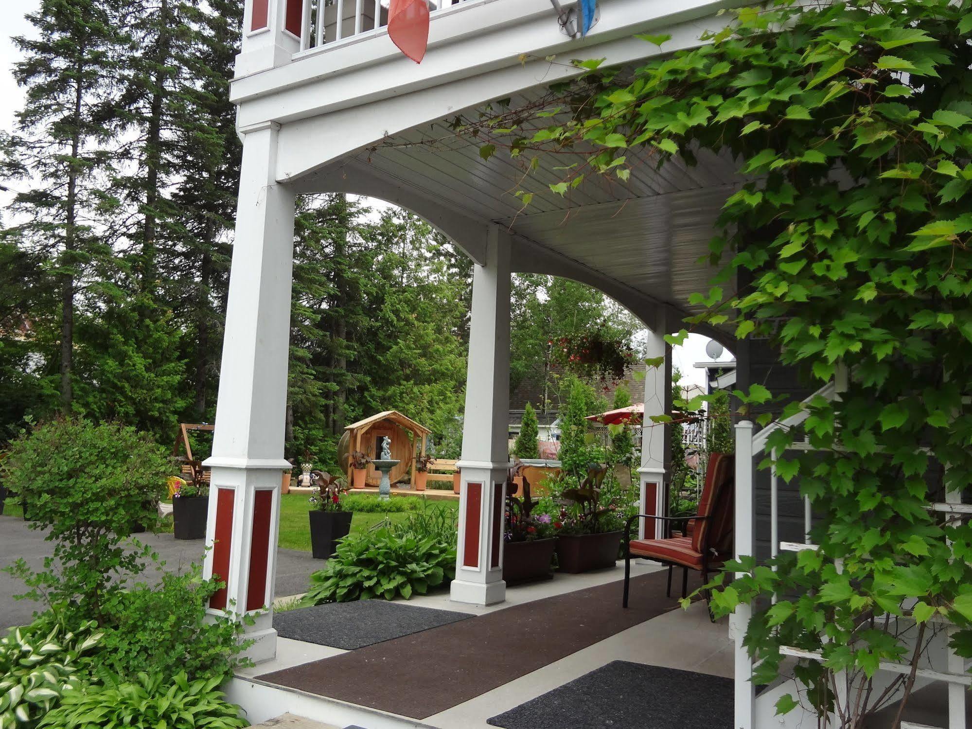 Hotel Saint-Donat Saint-Donat-de-Montcalm Exterior foto